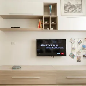 Apartment Jn, Rom